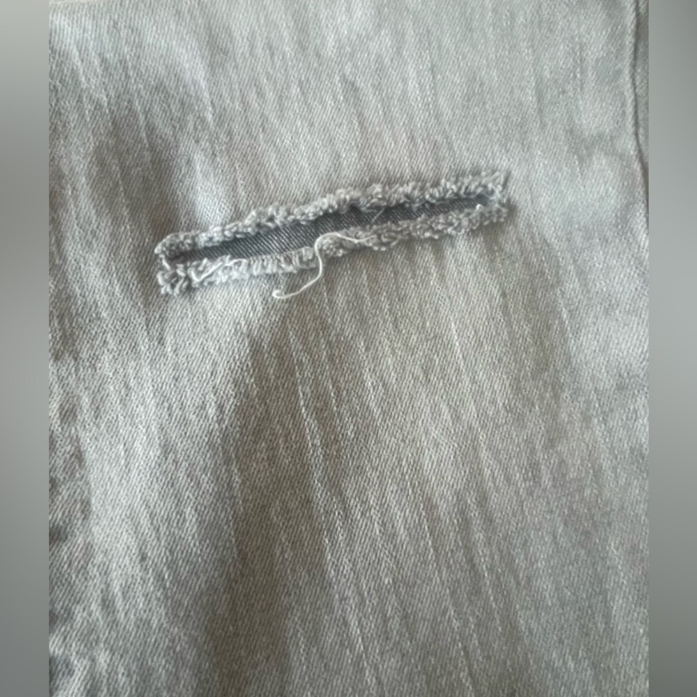 🩶👖Old Navy Boyfriend straight leg in light gray. Size 10.  Nice distressing! - Picture 4 of 8